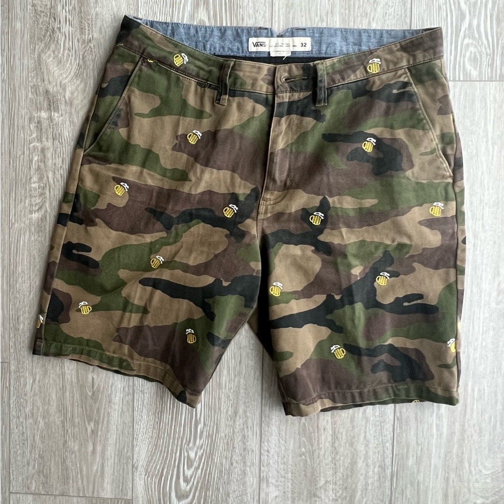 Vans Camouflage Beer Embroidered Chino Shorts size 32